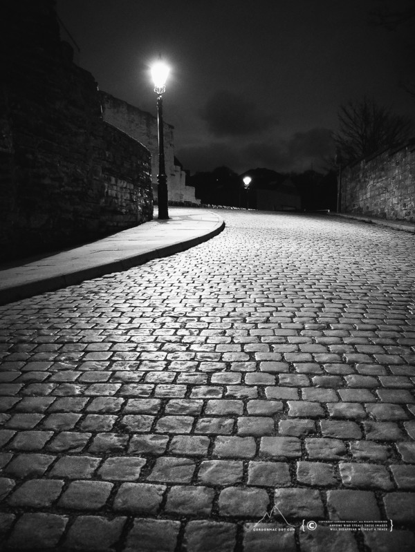 More cobbles and streetlamps :)