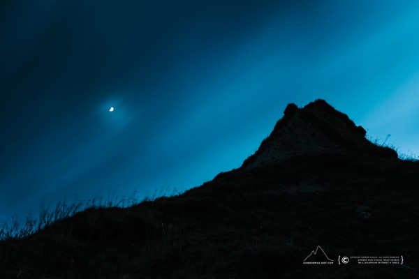 018/365 - dusk, wind, cloud and Moon… quite a good combination